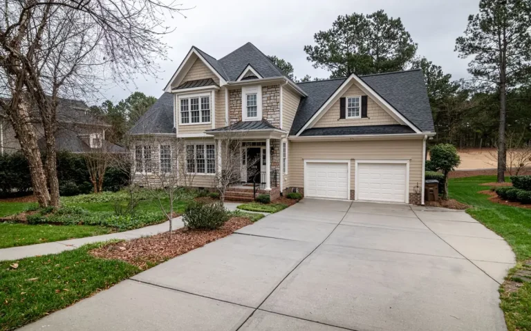 Two-story home with a double garage and long driveway in Blackman, Murfreesboro